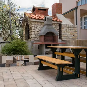 apartments-svijet-mora.hotelinzadar.com/